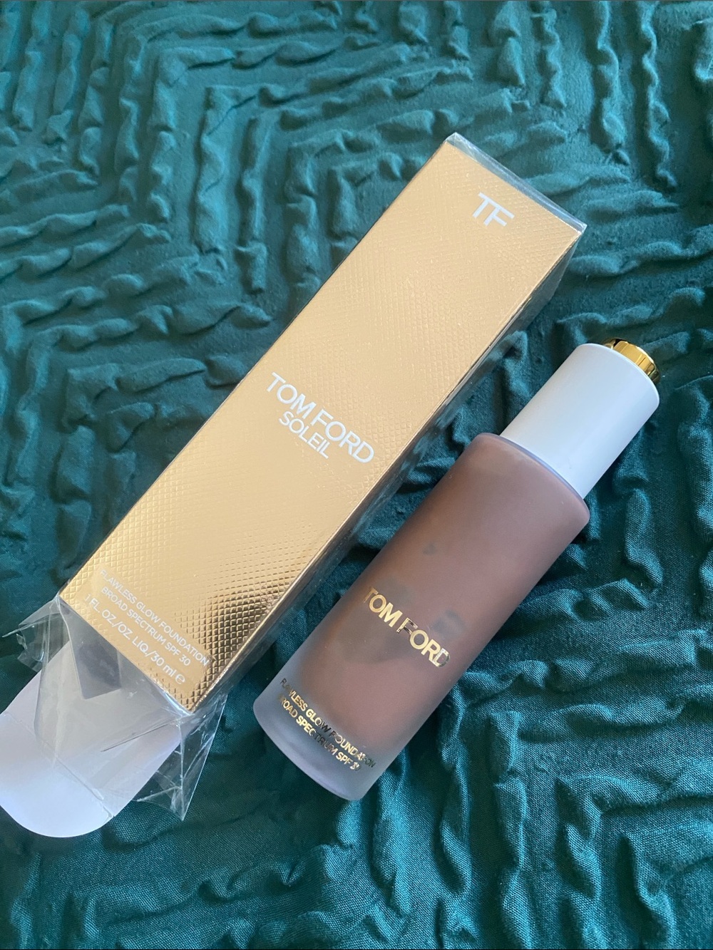 Tom Ford Soleil Foundation Bottle in 12.0 Macassar